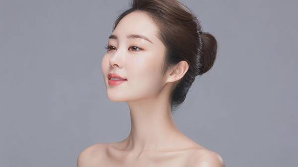 消除頸紋的七個好方法，撫平頸紋的七步有效策略